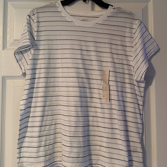 Universal Thread T Shirt - Picture 1 of 3